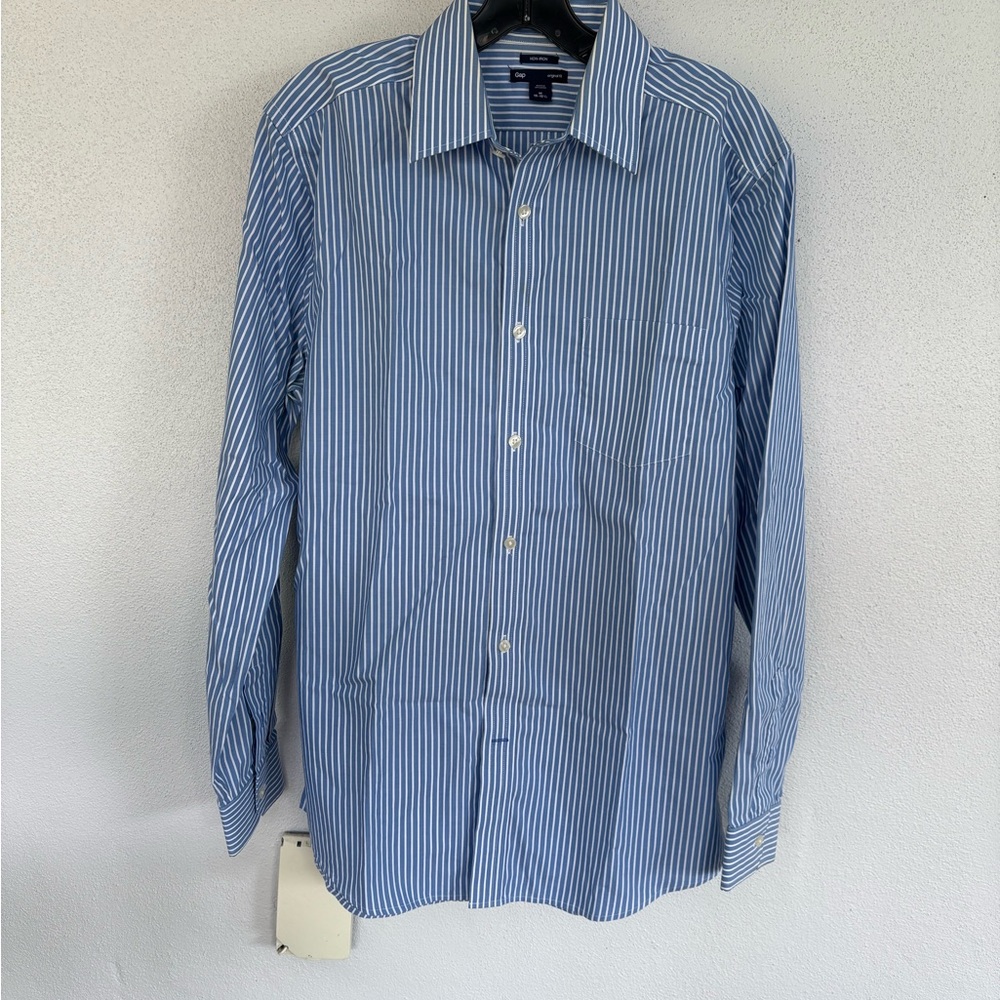GAP Blue and White Dress Shirt with Pinstripe Pattern, size M, 15 - 15.5